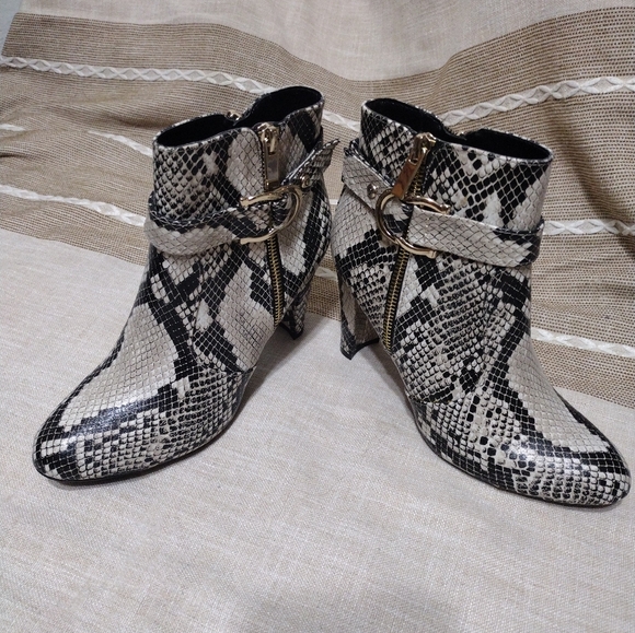 Guess Fryese Snake skin ankle booties - Picture 3 of 9